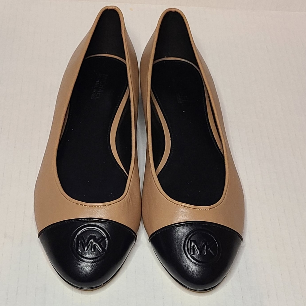 Michael Kors Black/Tan ballet flat 7.5